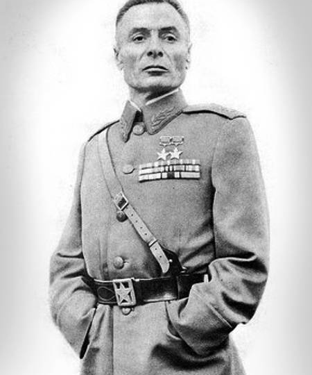 Василий Петров: единственный в мире офицер, воевавший без обеих рук