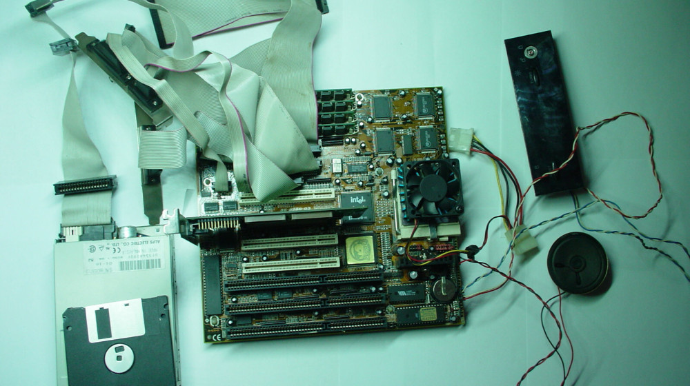    Как отправил другу материнскую плату в соседнюю страну и что из этого вышло