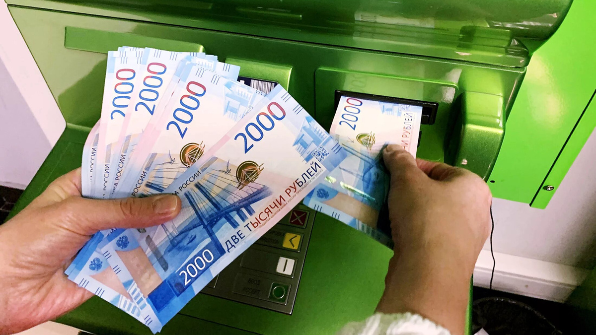 Крупную сумму разделите, и вносите постепенно, в течение определённого периода времени