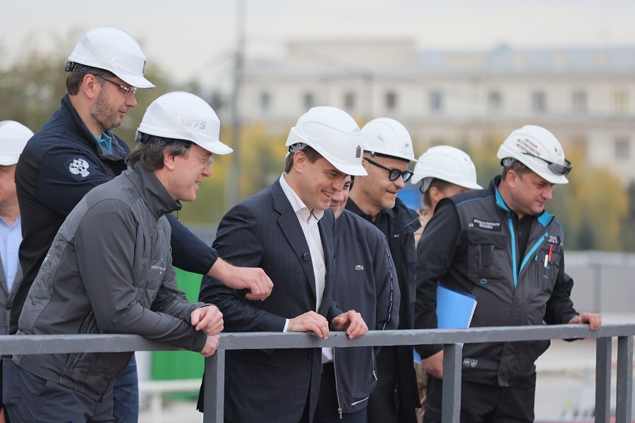 Фёдор Бондарчук и Михаил Котюков тоннелепроходческого комплекса «Ирина»