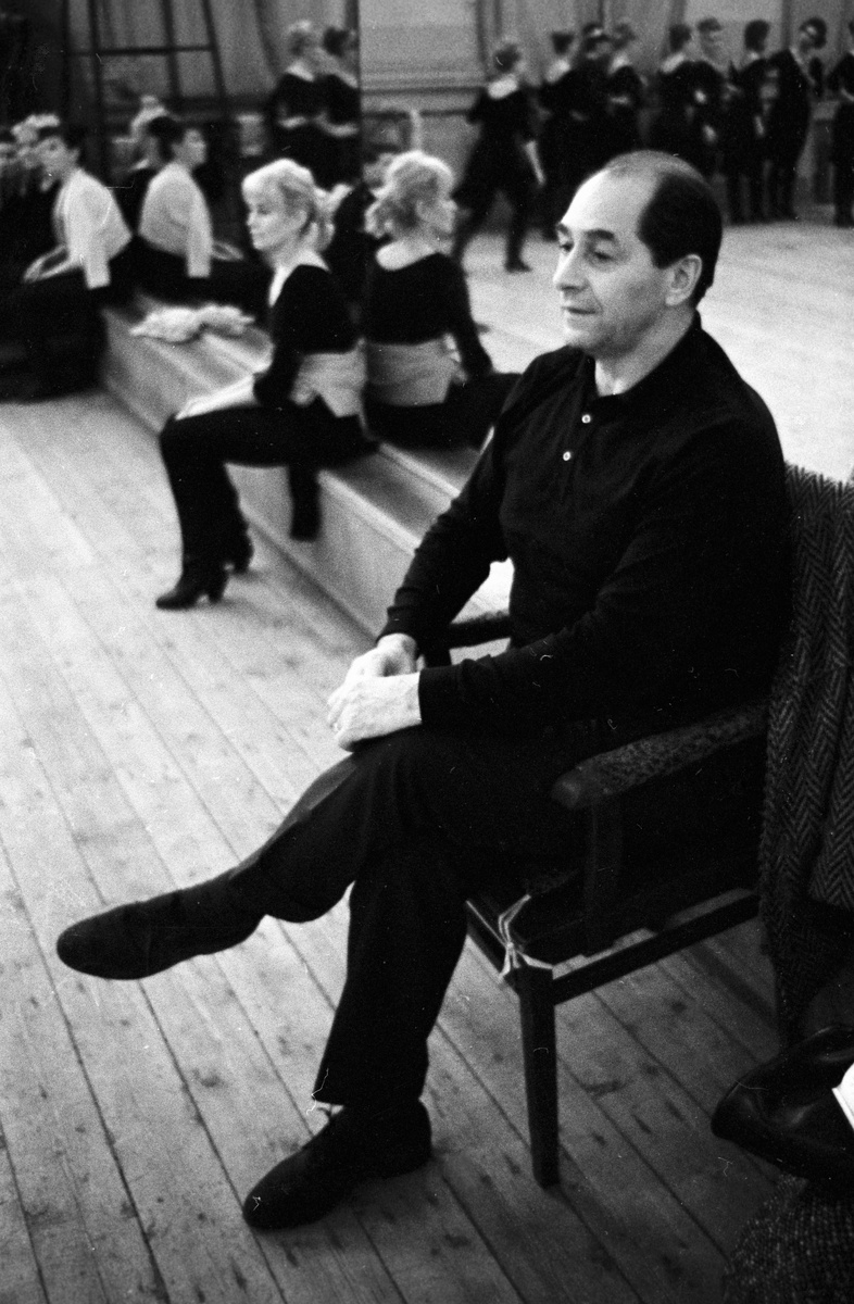    Балетом Моисеев начал заниматься в возрасте 14 лет по настоянию отца. Тот рассчитывал, что новое занятие убережёт сына от дурного влияния улицы / РИА Новости