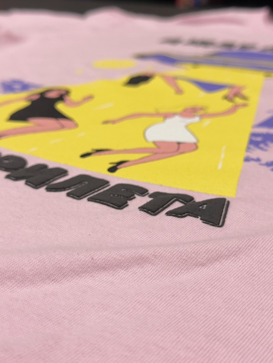 Пуфф придает объемность принту 