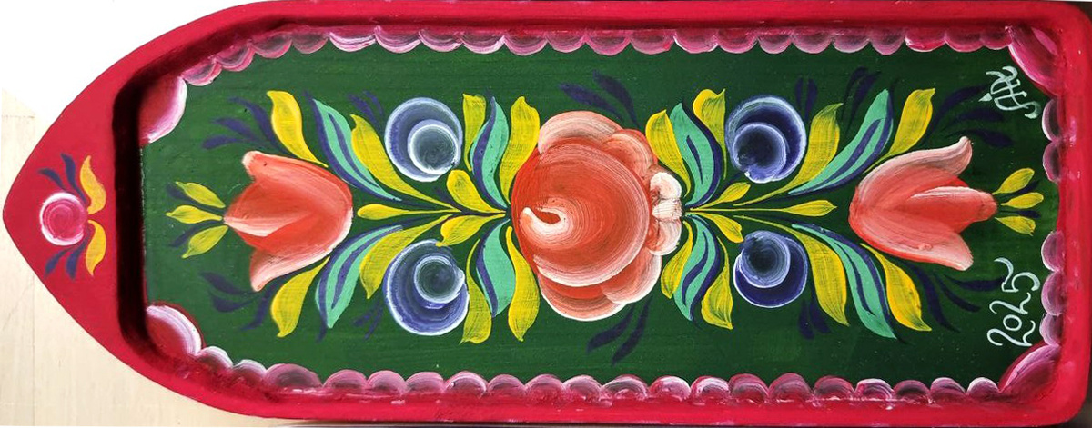 Подставка - лодочка с Костромской росписью, по мотивам дверки конец XIX ‒ начало XX в velskmuseum.ru, художник Амосова Н. А., Кострома, 2025г.