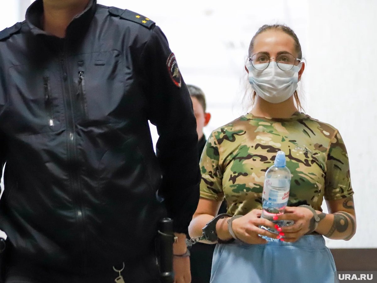    Ее заключили под стражу