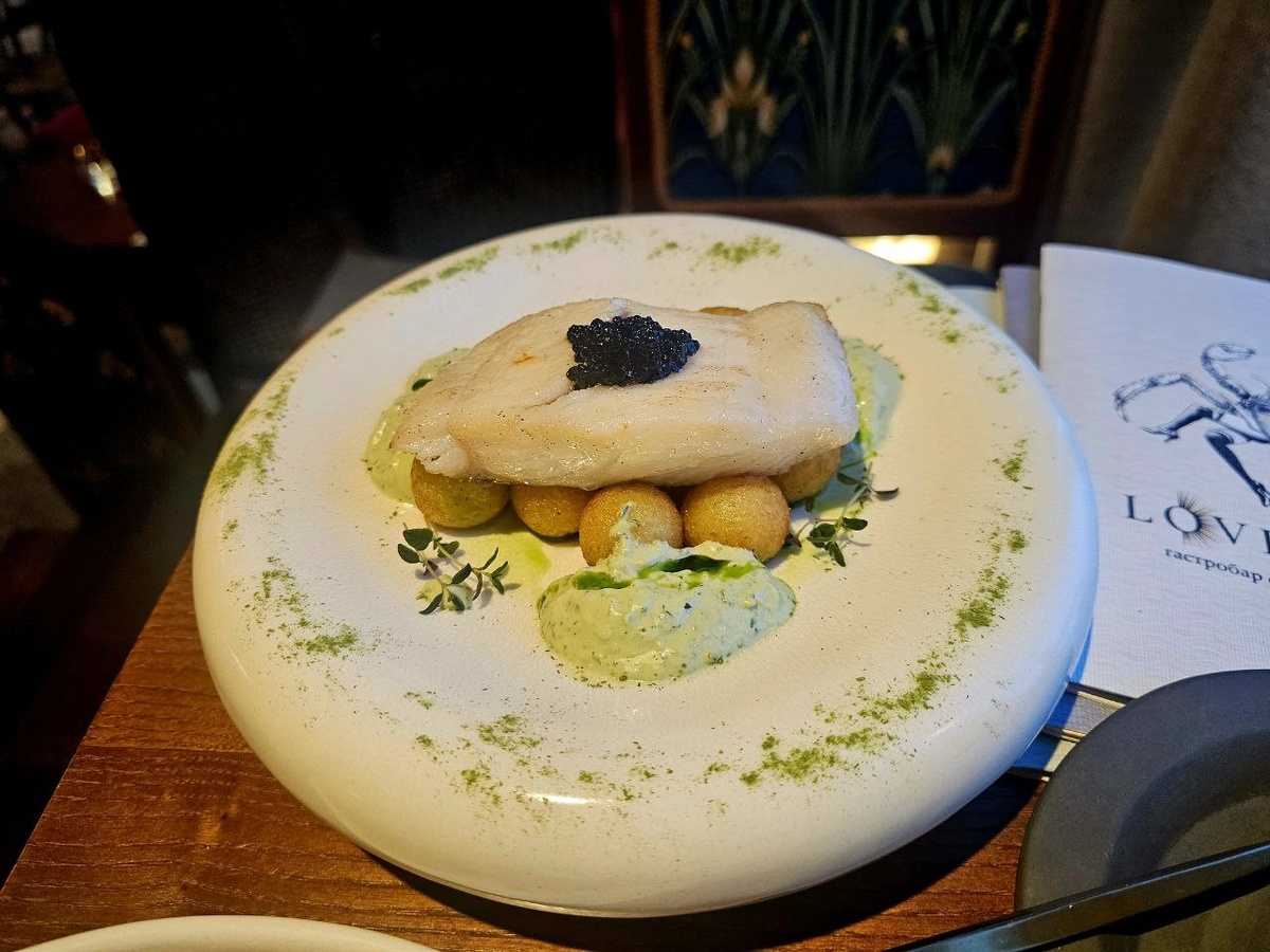 А вот и палтус, с икрой)