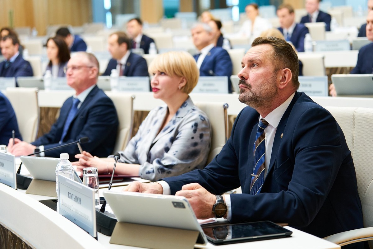    Губернатор Югры перераспределил кураторство над муниципалитетами между своими заместителями