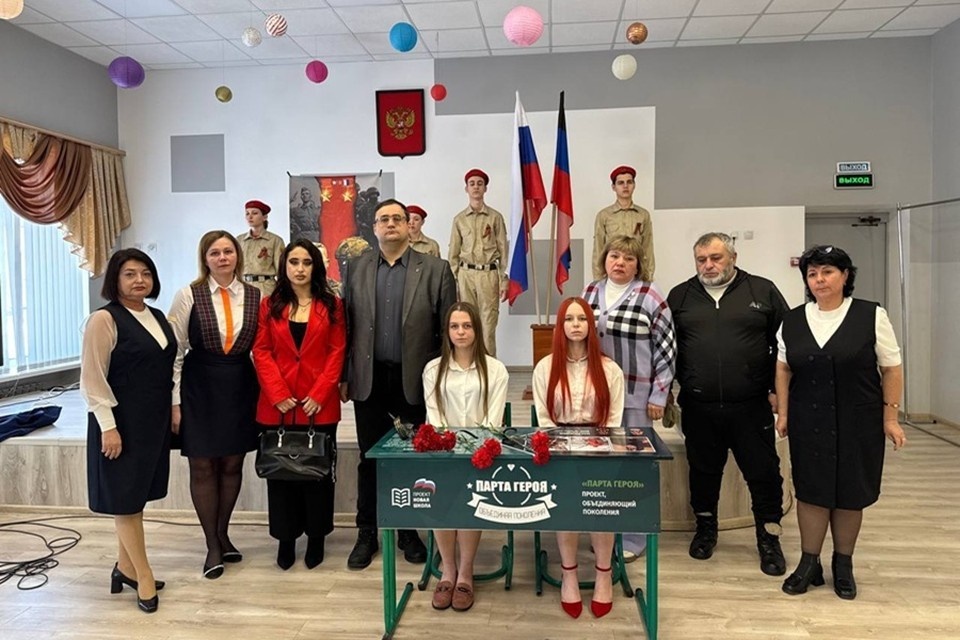    В 2025 году в школах ДНР открыли более 175 «Парт Героя». Фото: ТГ/Толстыкина