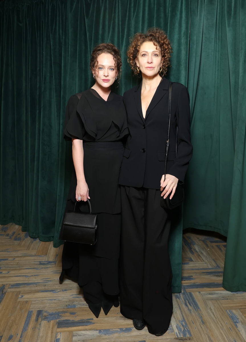     Аглая Тарасова и Ксения Раппопорт