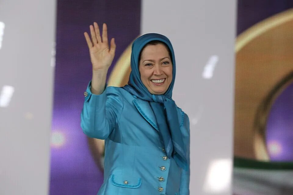 Марьям 72 года, она из Тегерана, но сейчас живет в Париже