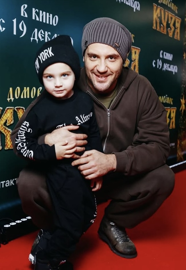    Марк Богатырев с сыном от Татьяны АрнтгольцСоцсети Марка Богатырева