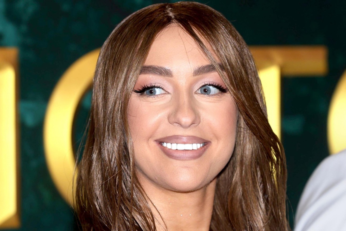     Мари Краймбрери показала фигуру после родов, снявшись в бикини на Мальдивах