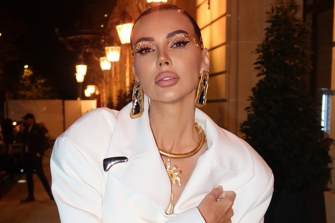     Оксана Самойлова станцевала на столе с полуголым мужчиной в Куршевеле