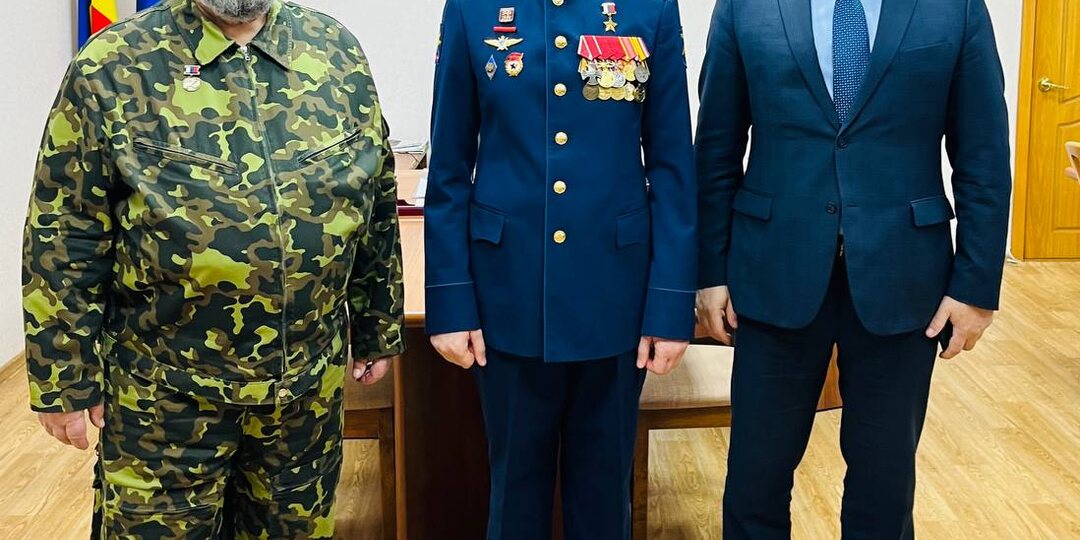 В Каменск приехал Герой