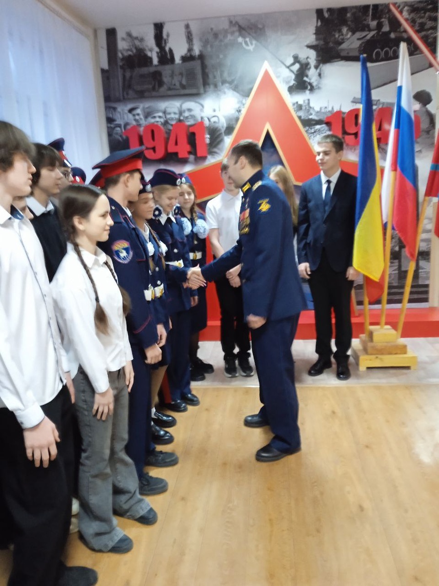 Со школьниками.