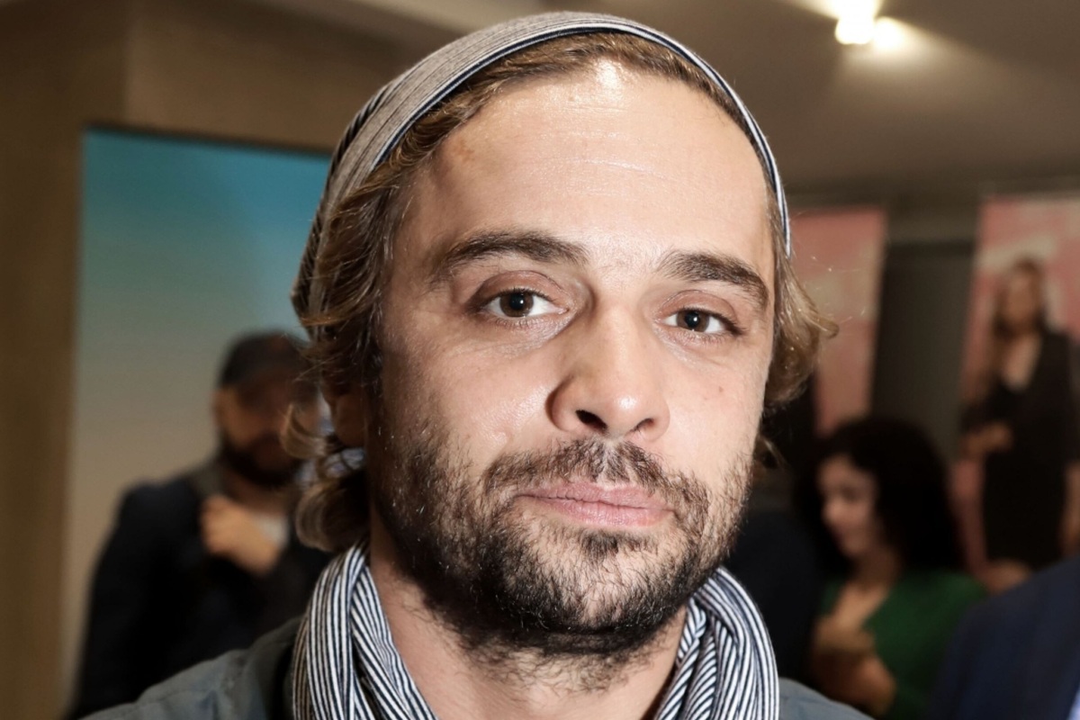     Актер сериала «Интерны» Илья Глинников впервые показал своего ребенка от избранницы, которую скрывает