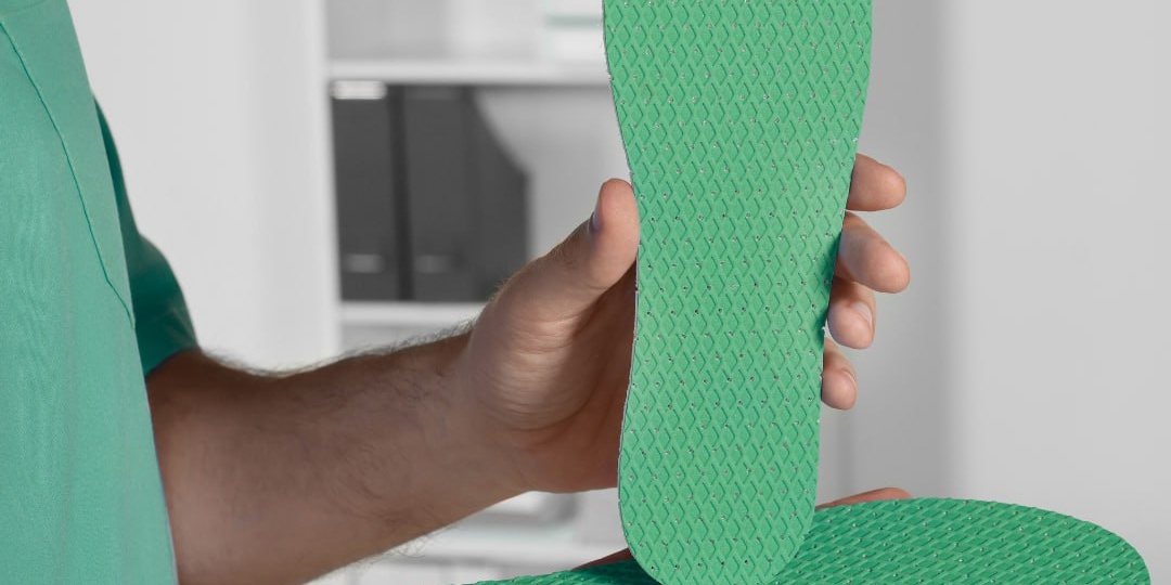 Боль в спине может начинаться… со стоп