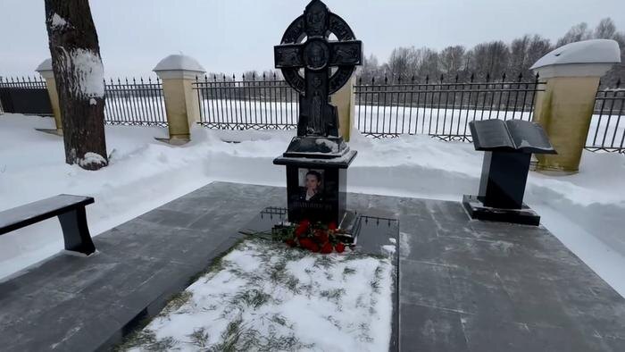 Обложка © SHOT