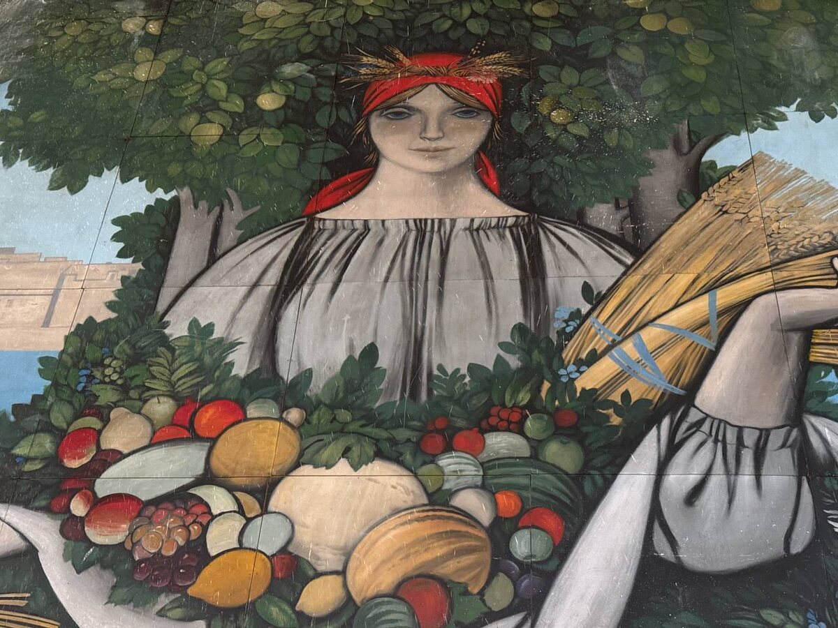 Панно на стене Сенного рынка г. Рыбинск