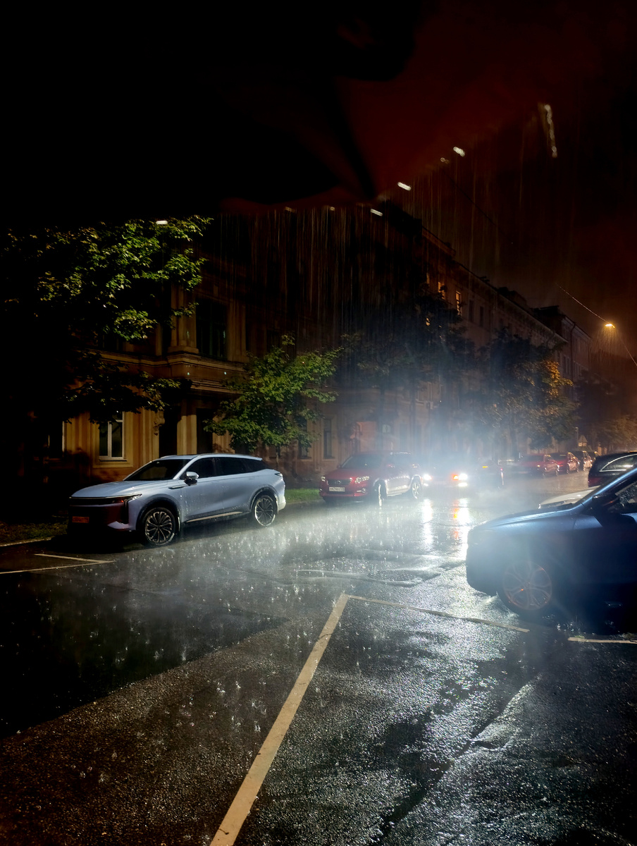 Просто фото. МОЕ!  Питерский дождь и машины. 