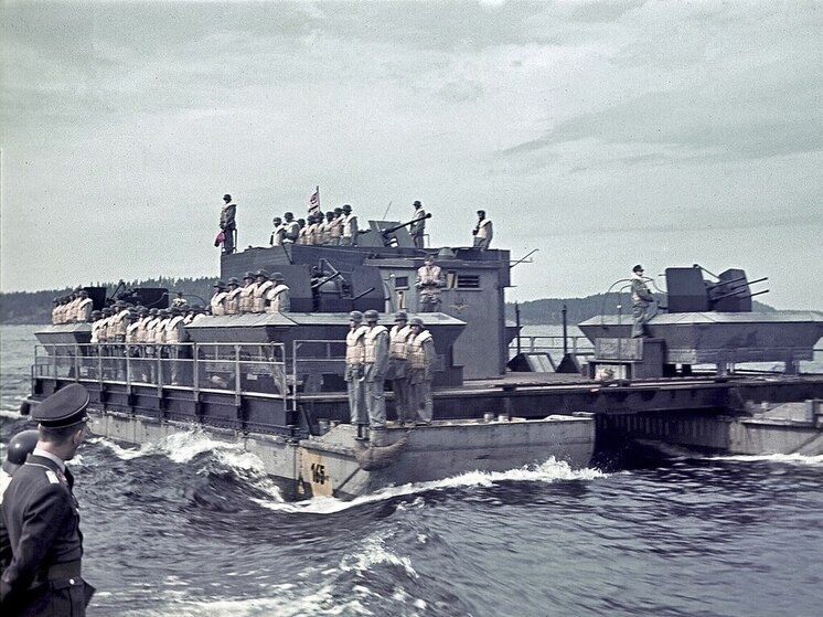     Нацистское судно на Ладоге /// Фото: wikipedia.org