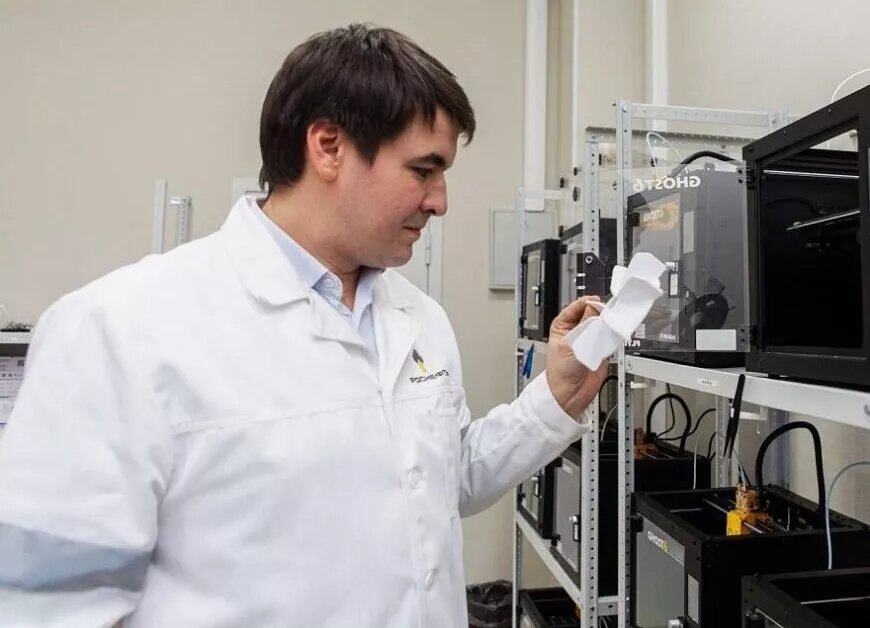 Научный институт «РН‑БашНИПИнефть» компании «Роснефть» демонстрирует впечатляющие успехи в применении аддитивных технологий для решения задач импортозамещения в нефтегазовой отрасли. Пример: на основе воссозданной КД напечатана деталь для насоса очистных сооружений / Фото: rosneft.ru