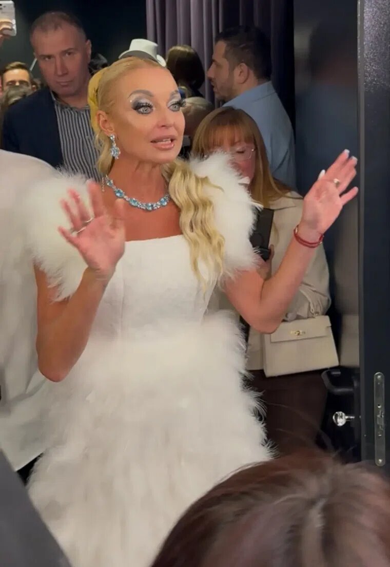 Анастасия Волочкова в платье невесты Фото: Виктор Васильев