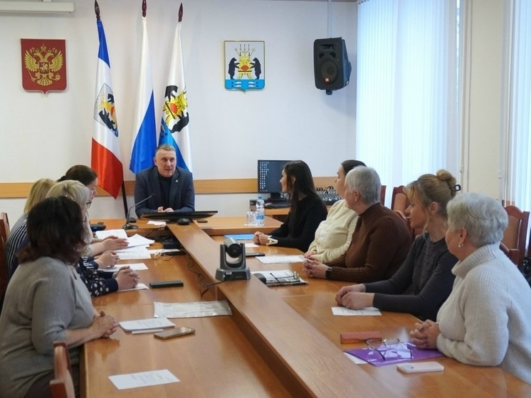     В Великом Новгороде провели заседание Совета по развитию ТОС. фото со страницы ВКонтакте мэра Великого Новгорода Александра Розбаума