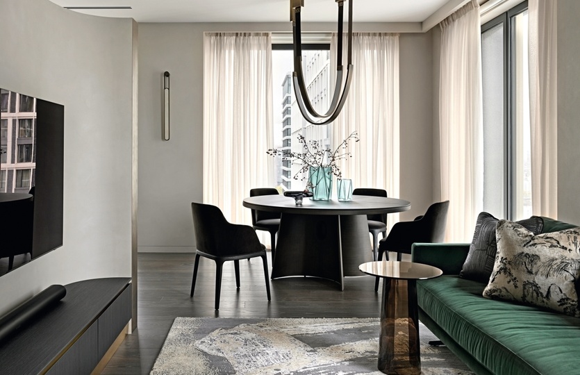 Респектабельный городской интерьер в темных тонах