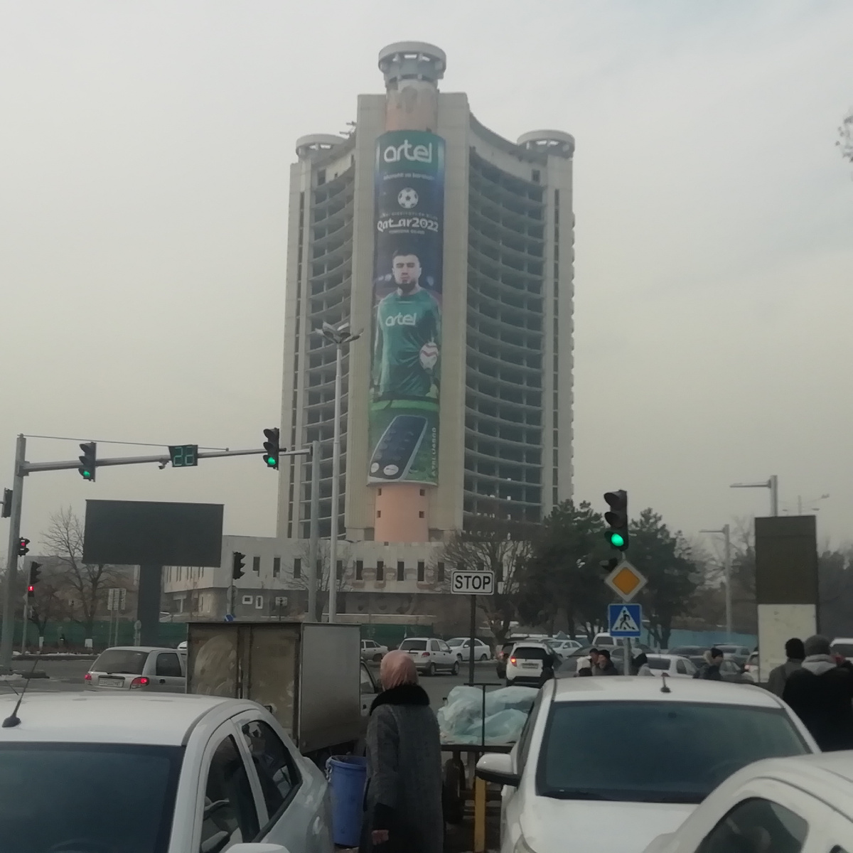 Здлание то рушат то ...