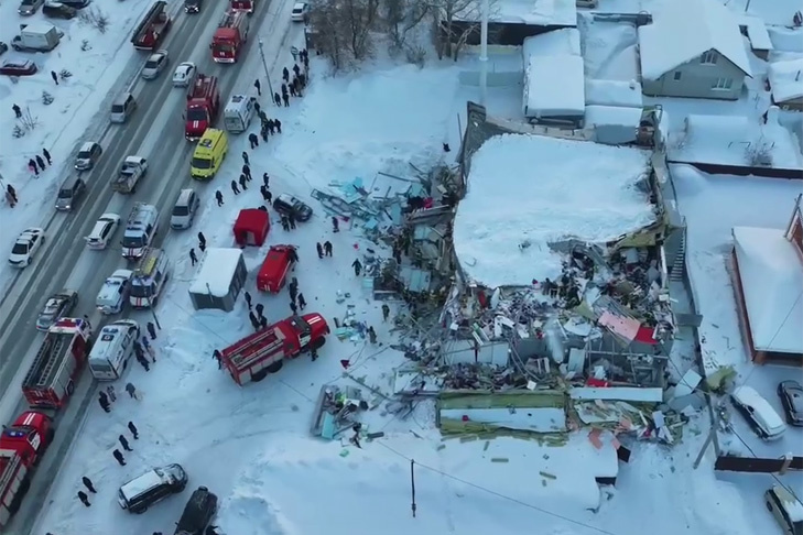 Из-под завалов рухнувшего здания на Наумова в Новосибирске спасен третий человек