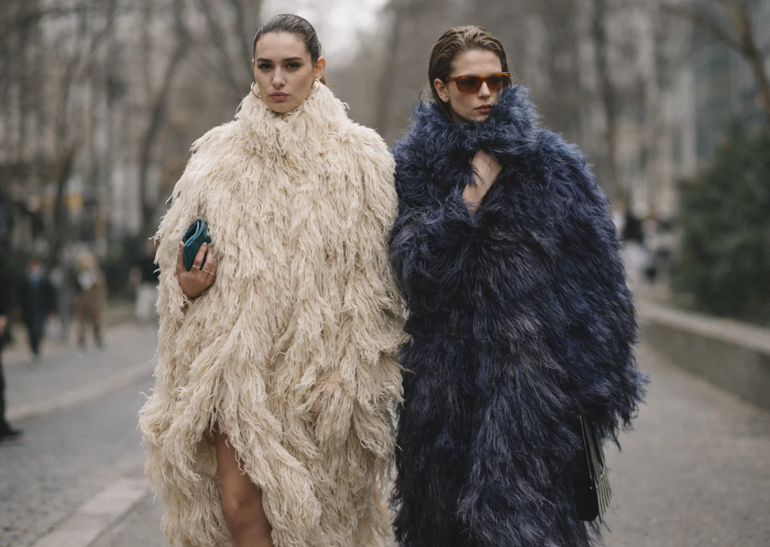 Фото создано по мотивам коллекции Alaïa весна-лето 2026 и Bottega Veneta весна-лето 2026