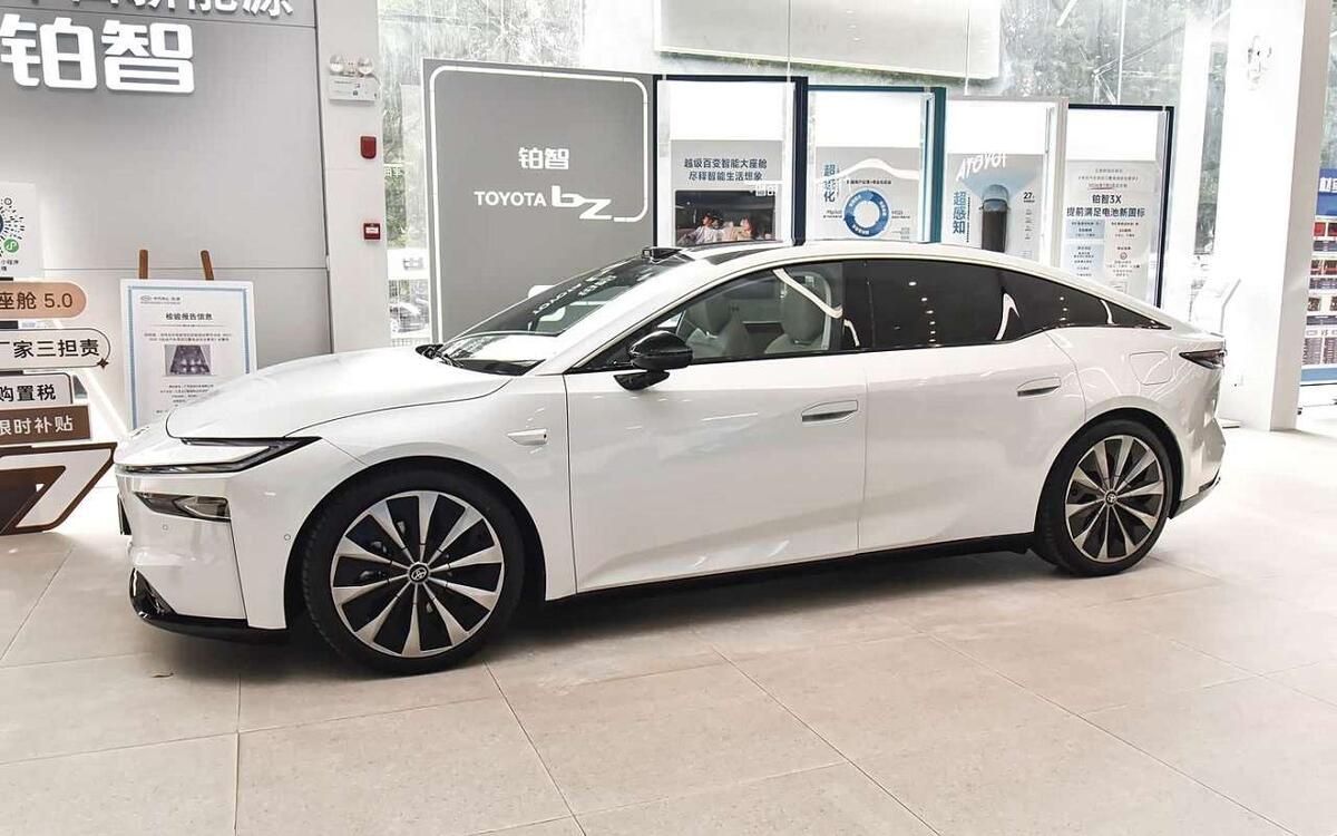 Новый седан Toyota с пневмоподвеской и креслами невесомости уже скоро в продажеНовый седан Toyota Platinum 7 за 2,2 млн рублей выйдет на рынок в марте
📷
📷
📷
📷
📷
