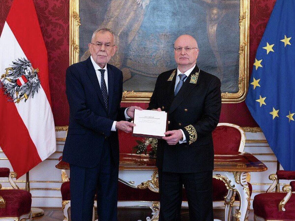    Президент Австрии Александер Ван дер Беллен принял верительные грамоты нового посла России в Вене Андрея Грозова | © Фото : HBF