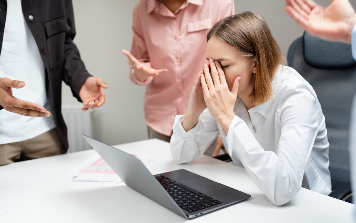    Нервы на работе не выдерживают: что делать, чтобы не срываться на коллег