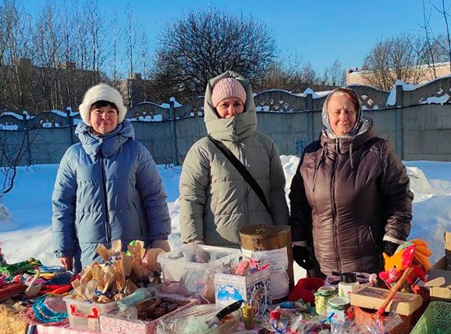 В Твери провели Крещенскую ярмарку в поддержку «Дома для мамы»