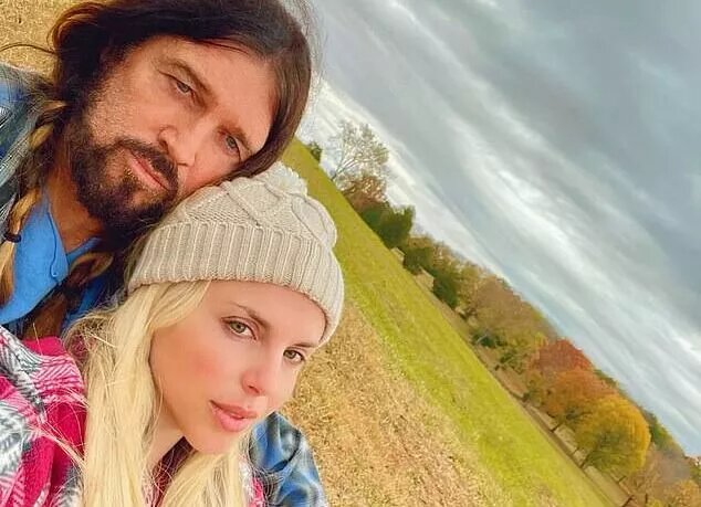    Бывшая жена Билли Рэй Сайруса обвинила его в насилии