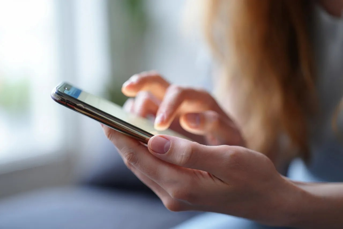 Обложка © Ксения Кононова/Создано ИИ/ТАСС
