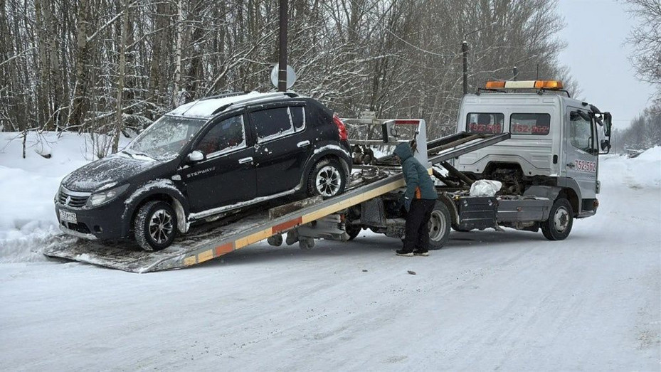 В Кирове эвакуируют машины, которые мешают проезду общественного транспорта