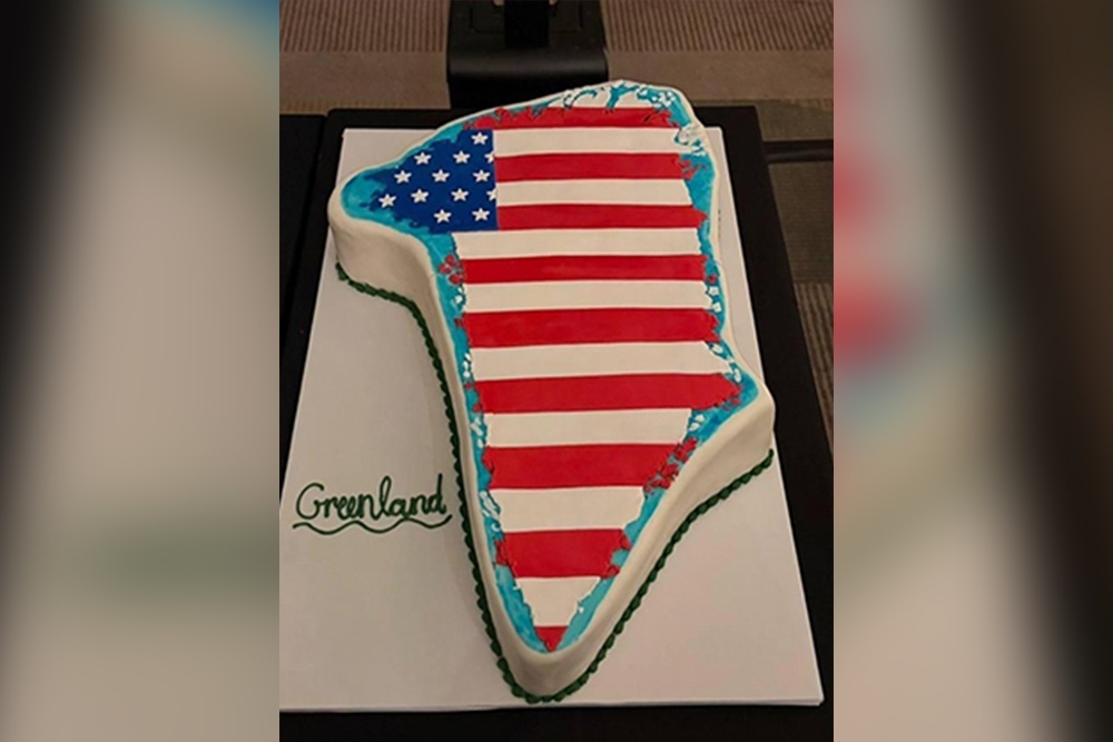    Такой торт в форме Гренландии члена Палаты представителей США Анны Паулины Луны президенту США точно "зайдет". / Фото: Russia Today