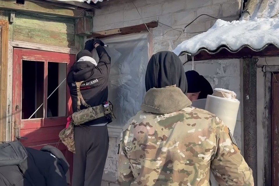    В Дебальцево ликвидируют последствия удара ВСУ. Фото: Министерство молодежной политики ДНР