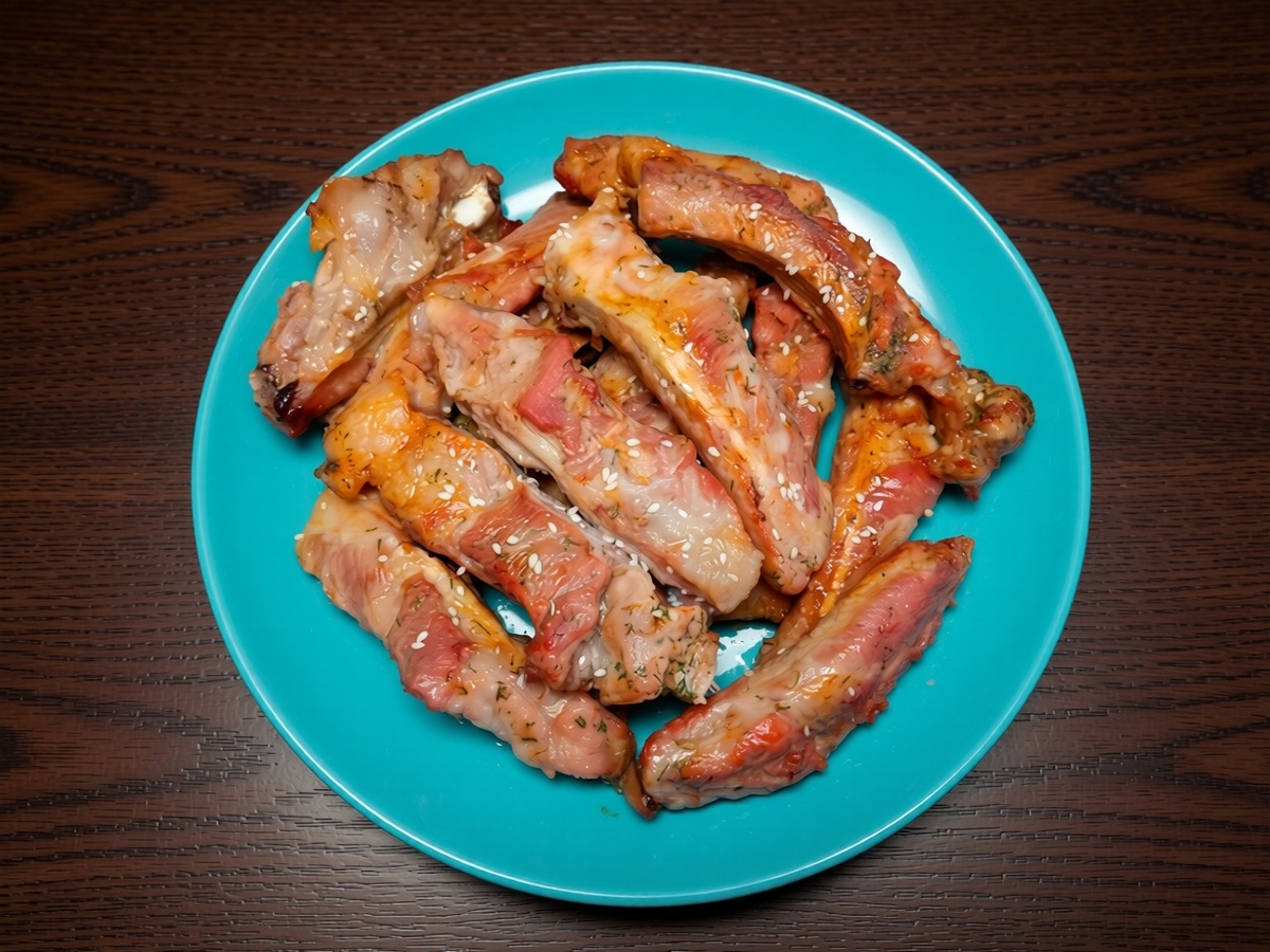 Свиные ребрышки с перечным соусом в су-вид