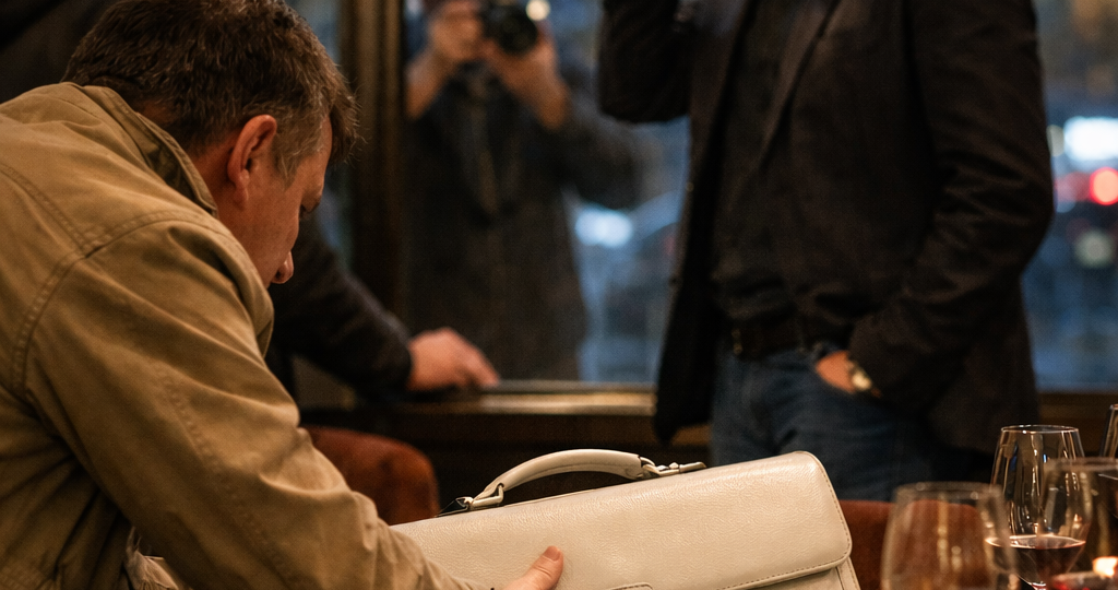 Глупышка! – думаю про себя. – Ну какая ты ему жена?! Где ты, а где он. Вы словно в разных слоях атмосферы вращаетесь!