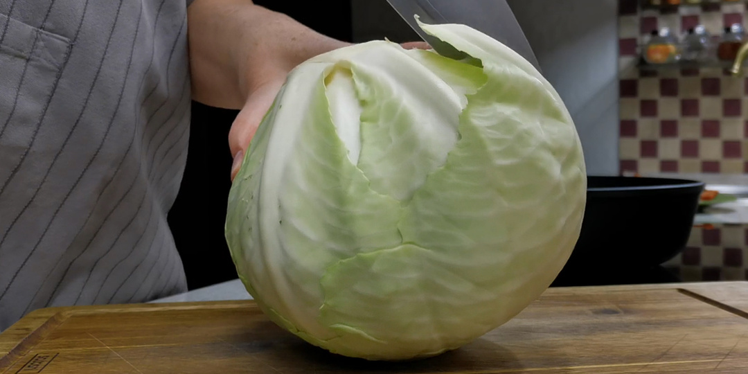 Такую капусту готовить проще простого, все сложили и в духовку. Рецепт по-новому, вкуснее и нежнее обычной солянки