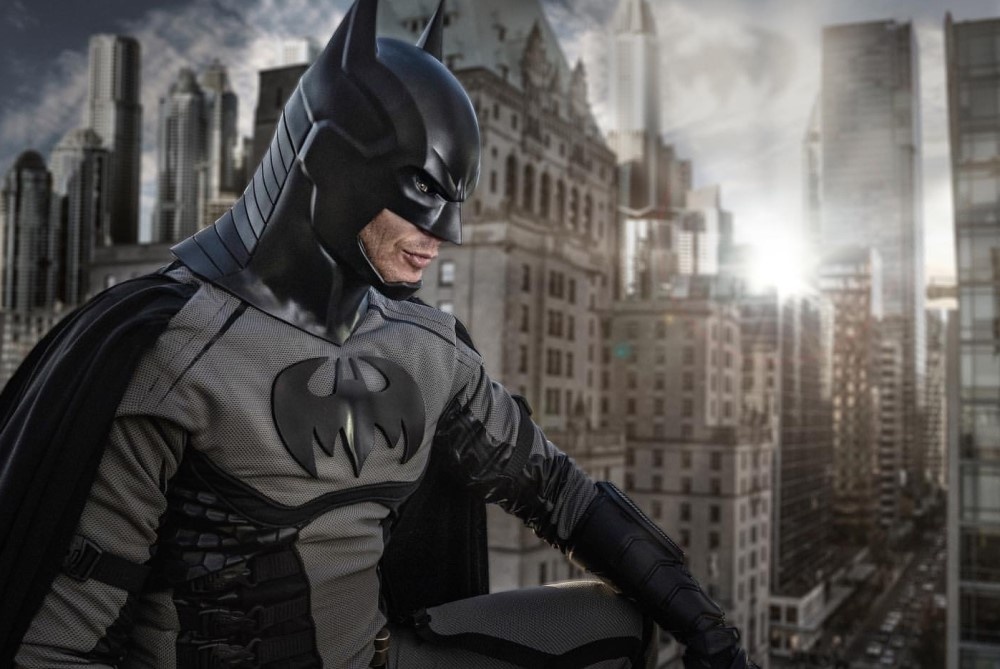     Дженсен Эклс в хэллоуинском костюме Бэтмена / Фото: соцсети Дженсена Эклса