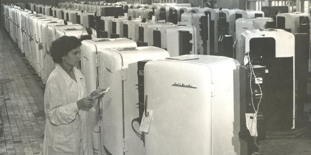 Сколько на самом деле стоила бытовая техника в СССР — и почему её берегли как золото