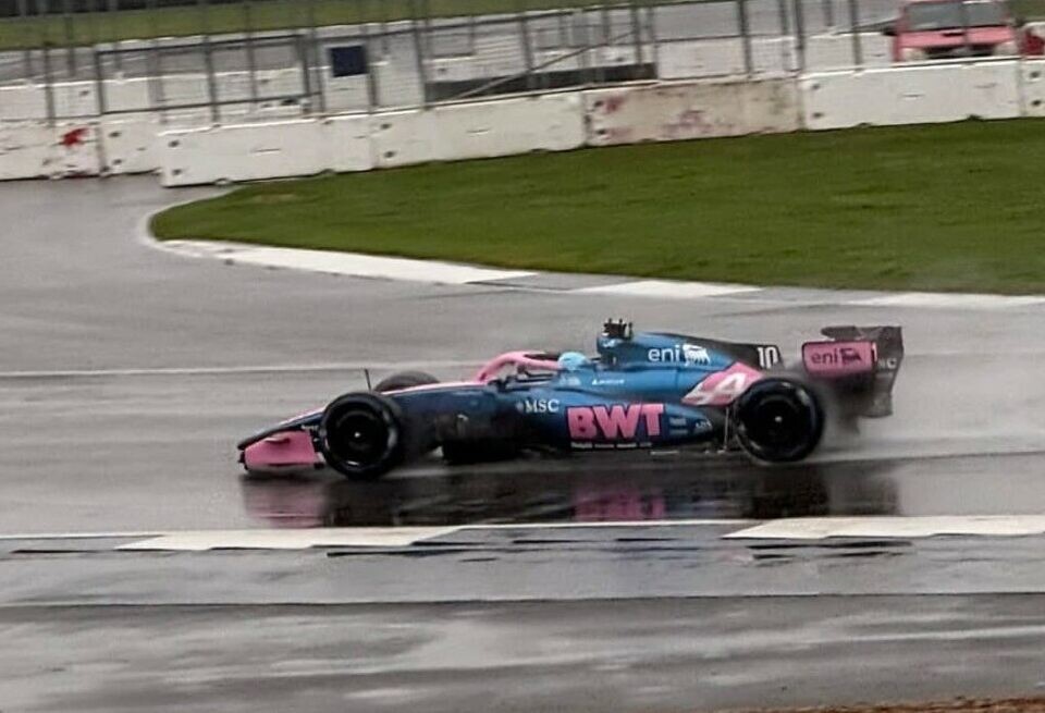    Появилось первое фото машины Alpine с мотором MercedesСоцсети