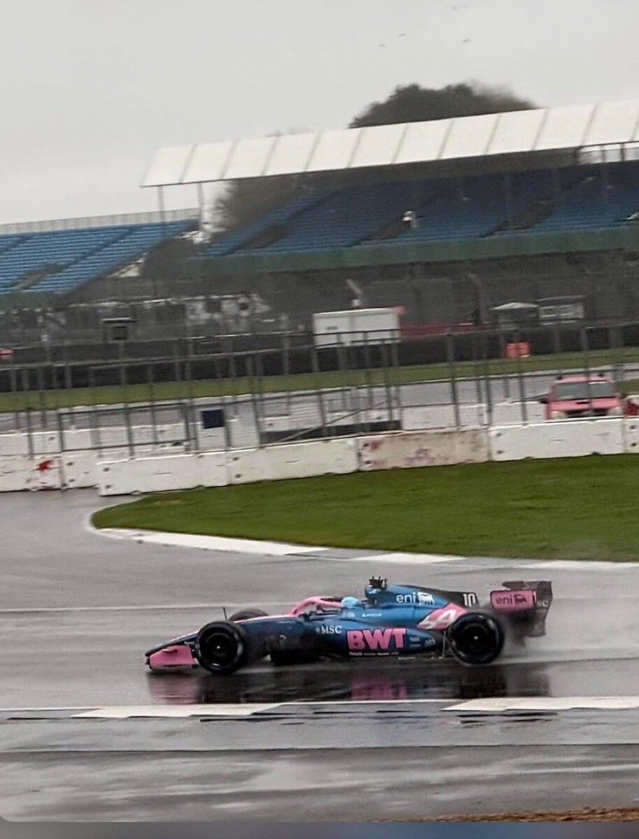 Машина Alpine-Mercedes A526 на шейкдауне в СильверстоунеФото: Соцсети  📷
