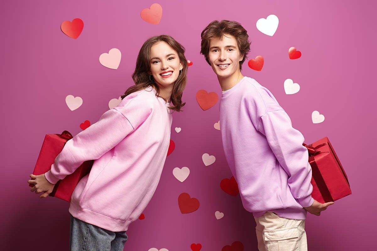 Лучший подарок парню на 14 февраля — тот, в котором есть личный смысл, а не просто привязка к дате. Источник: Kiselev Andrey Valerevich / Shutterstock / FOTODOM📷
