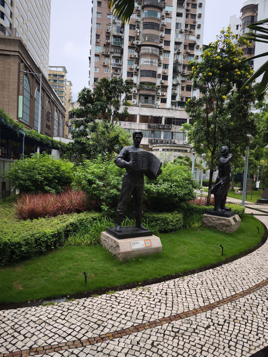 Гармонист в макао, кто бы мог подумать