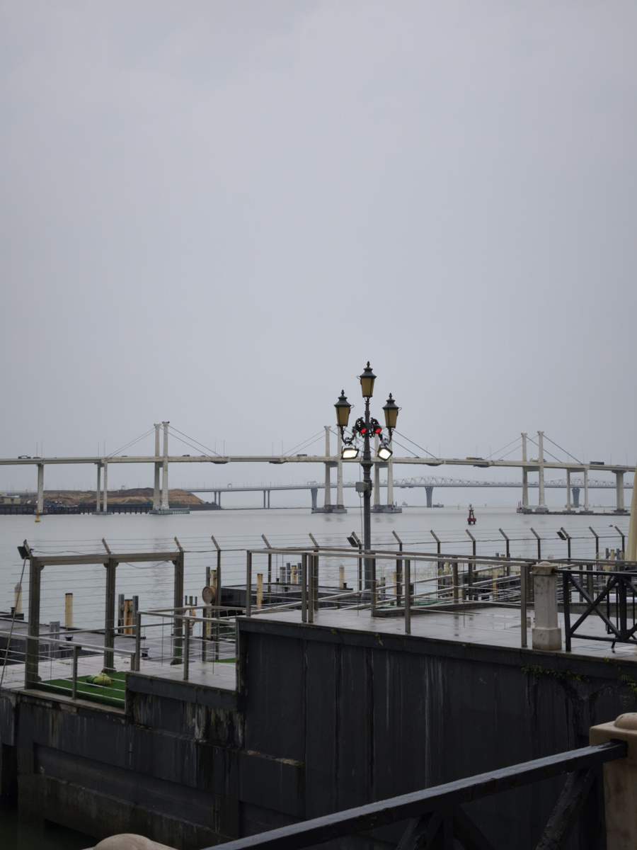 Вид на мост со стороны Рыбацкой деревни, Макао